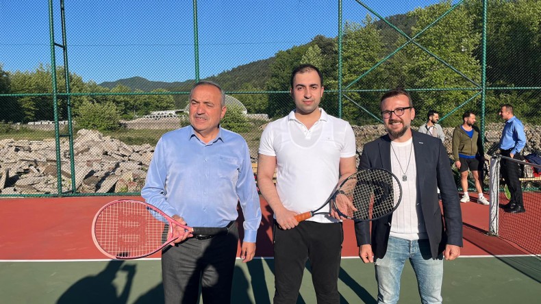 Ulus’ta Tenis Turnuvası Heyecanı Başladı